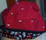 Rood reversible Gymboree hoedje maat 5/7 yrs *NIEUW* a, Kinderen en Baby's, Kinderkleding | Petten en Hoeden, Meisje, Gymboree