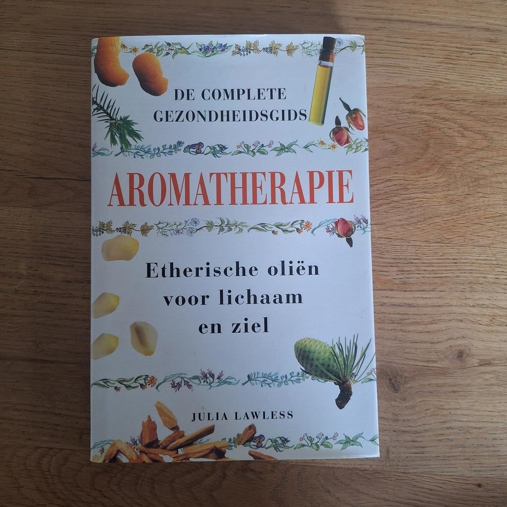 Handboek Aromatherapie -Julia Lawless, zgan, Boeken, Ophalen of Verzenden, Zo goed als nieuw, Bloemen, Planten en Bomen, Lawless