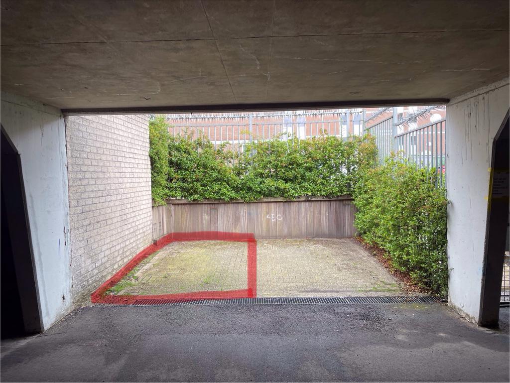Afgesloten parkeerplaats kleine auto of motorfiets v.a. €30, Rotterdam