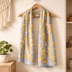 Zijden sjaal met antropomorfe beren print, Vintage, Ophalen of Verzenden, Nieuw, Sjaal