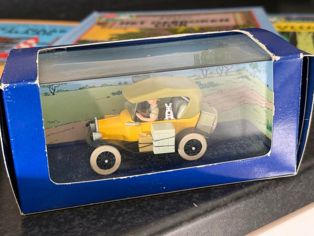 Diverse Kuifje boeken en auto, Boeken, Meerdere stripboeken, Ophalen, Gelezen