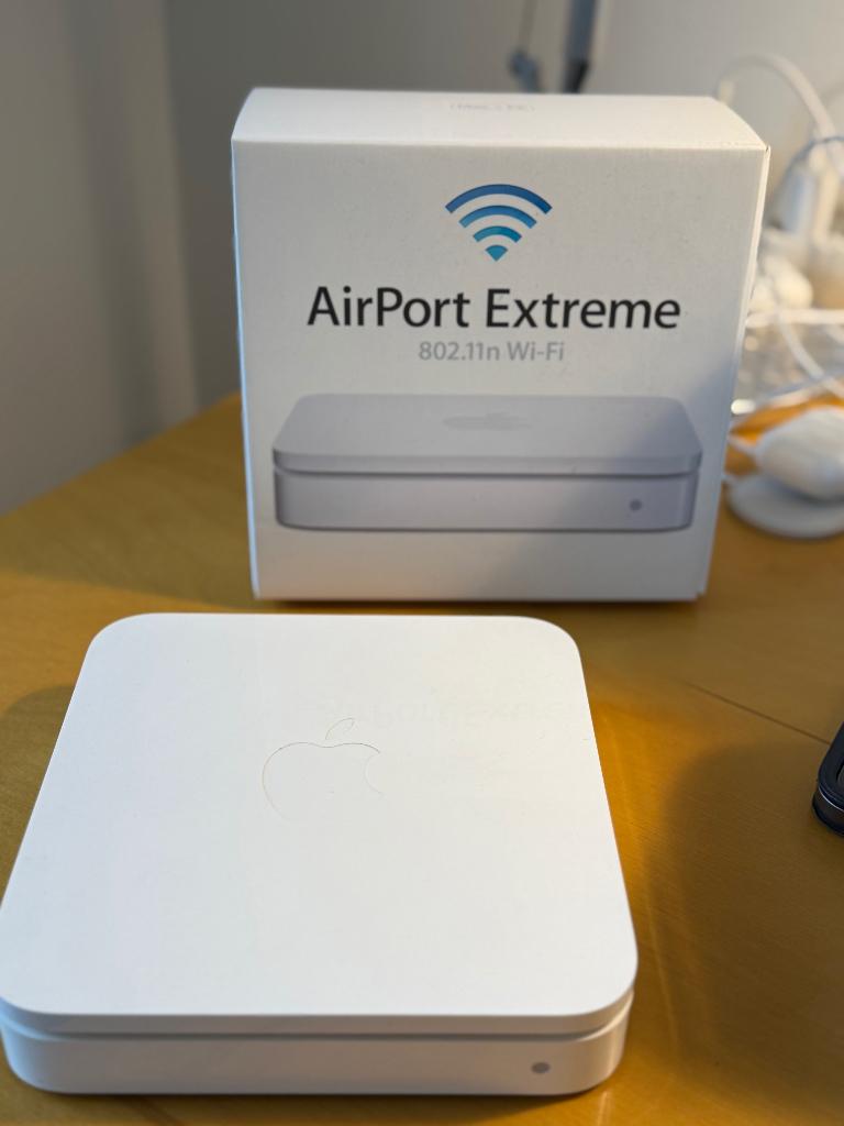 Aapple AirPort Extreme, Ophalen of Verzenden, Gebruikt, Router met modem, Apple