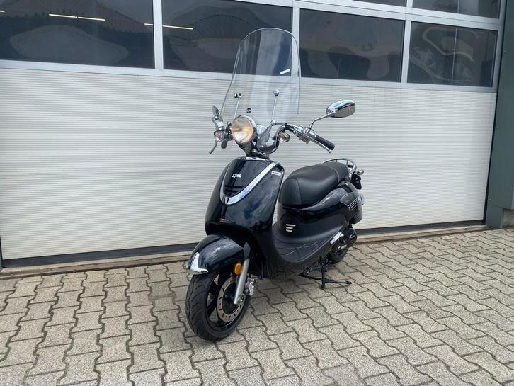 SYM mio 50 snor scooter nieuwstaat, Fietsen en Brommers, Scooters | SYM, Zo goed als nieuw, Mio, Benzine, Ophalen