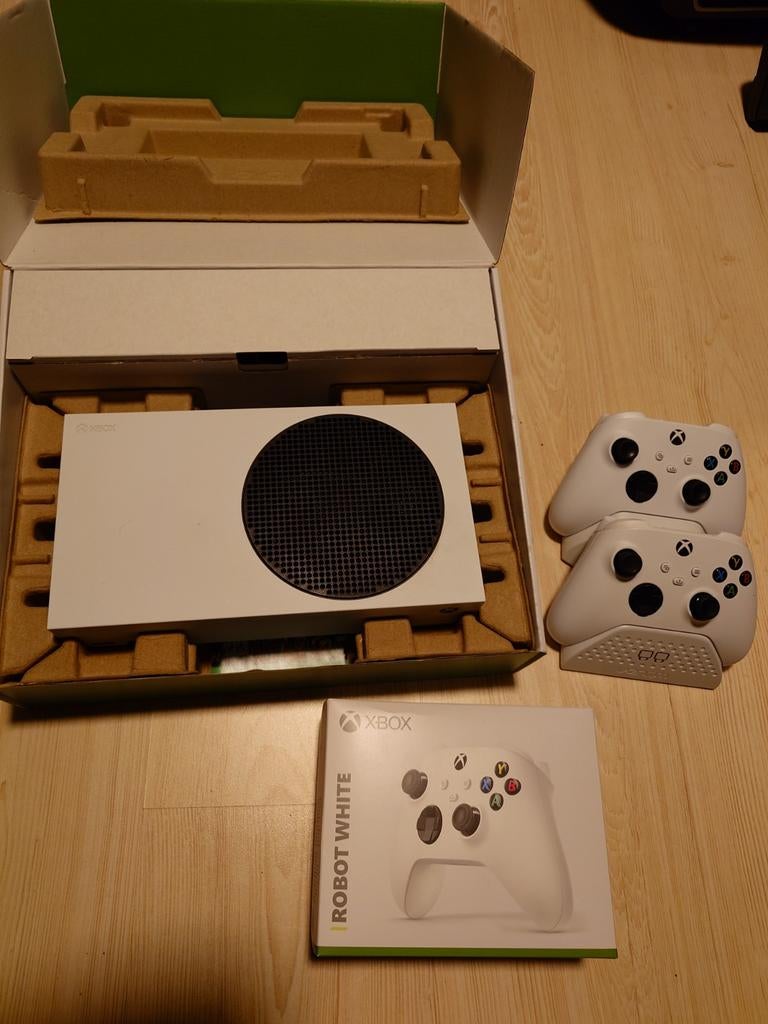 Xbox Series S met 2 controllers, accu en lader, Ophalen of Verzenden, Zo goed als nieuw