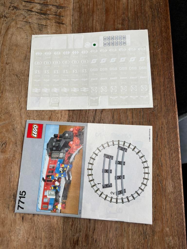 Lego instructie en stickervel 12 volt trein 7715 jaren 80, Kinderen en Baby's, Speelgoed | Duplo en Lego, Ophalen of Verzenden