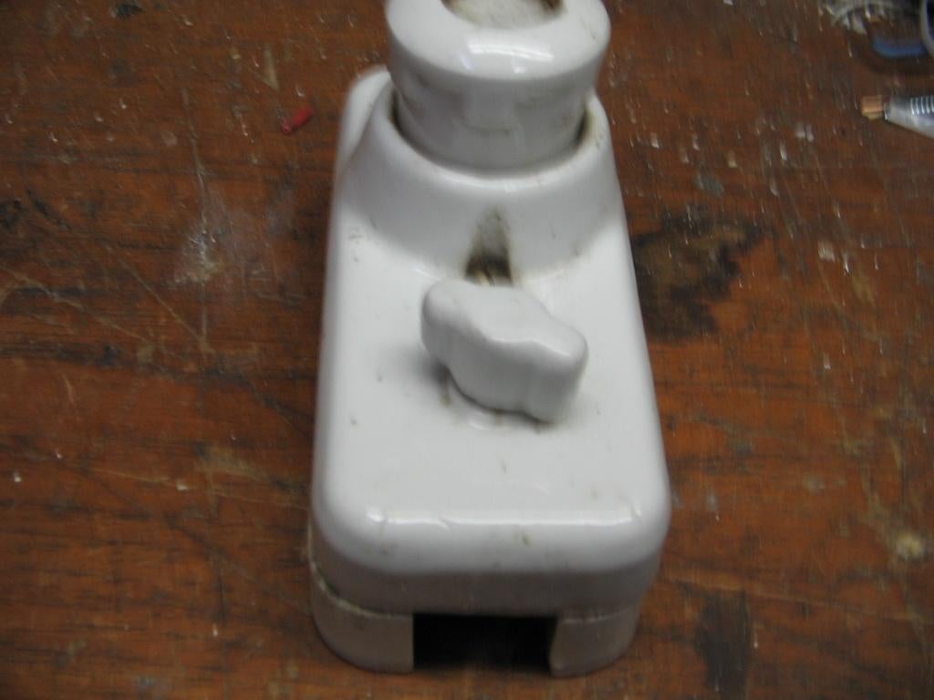 Porseleinen zekering houder., Verzenden