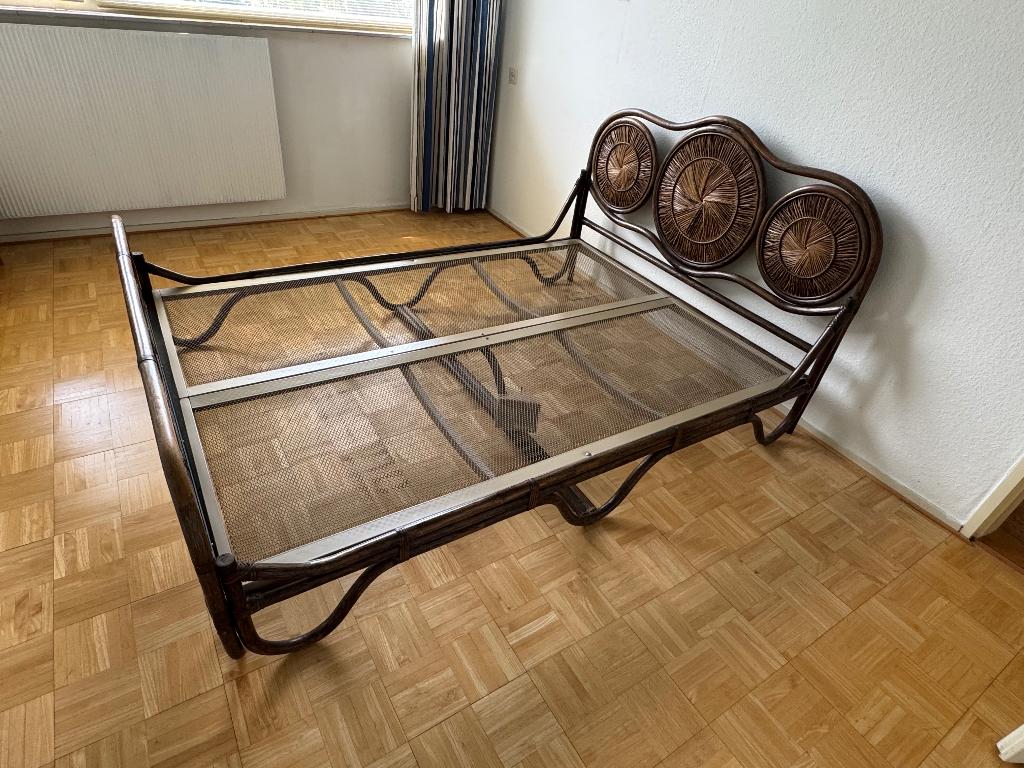 Vintage rotan / bamboe bed - 200 x 140, Ophalen, Overige materialen, Gebruikt, Bruin