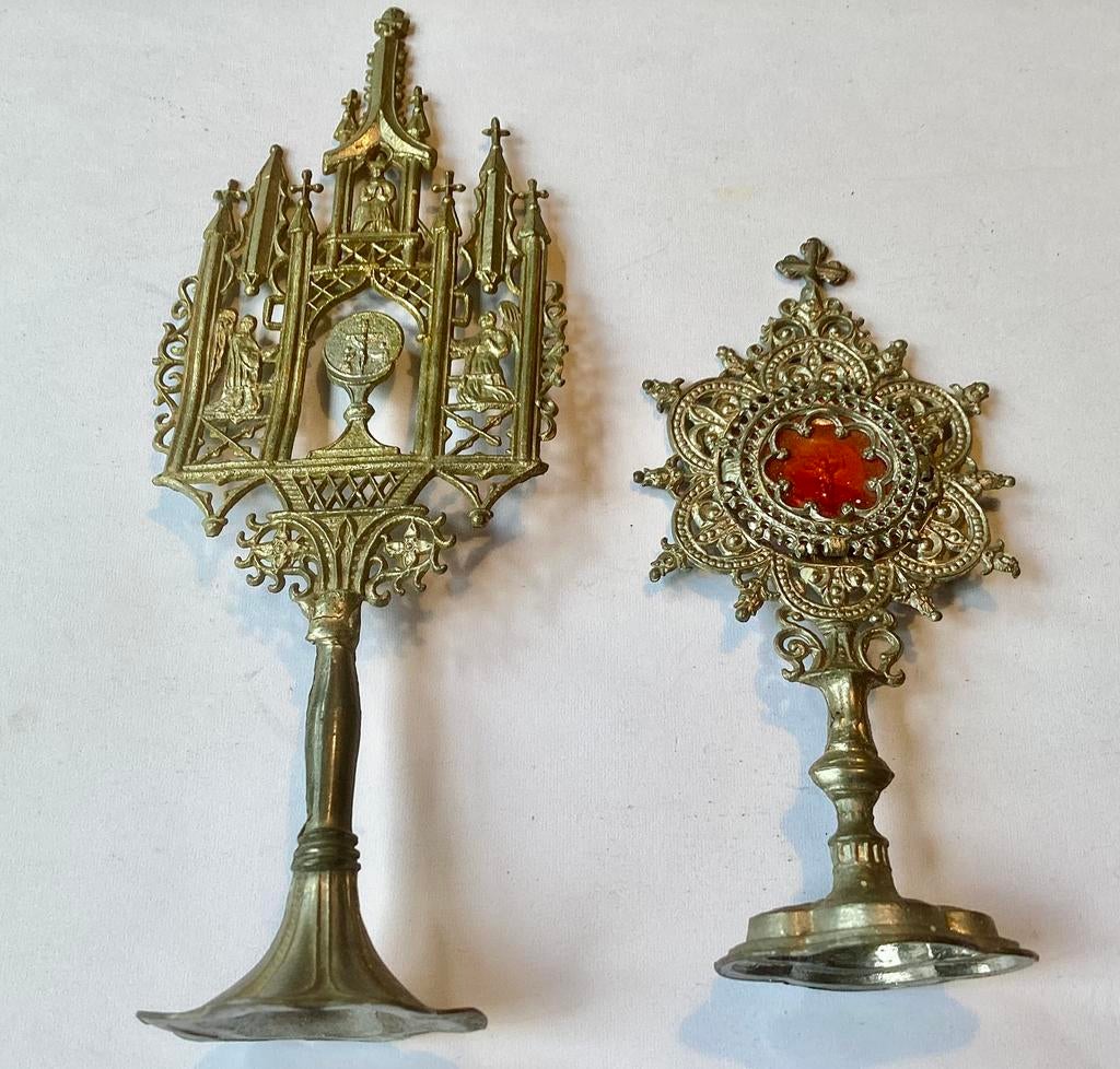 2 Antieke tinnen miniatuur monstransen., Ophalen of Verzenden