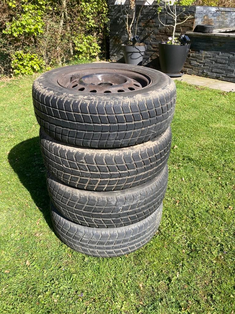 4 stalen wielen met winterbanden, Ophalen, Gebruikt