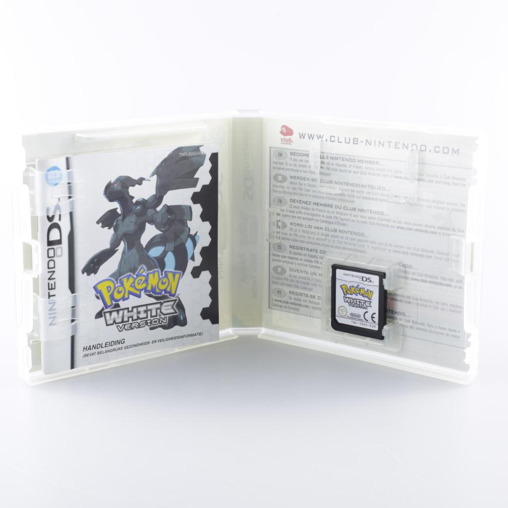 Nintendo DS Game: Pokemon White, Nintendo, Zo goed als nieuw, Support@nintendo.com, 11-1 Hokotate-cho, Kamitoba, Minami-ku
Kyoto 601-8501
Japan