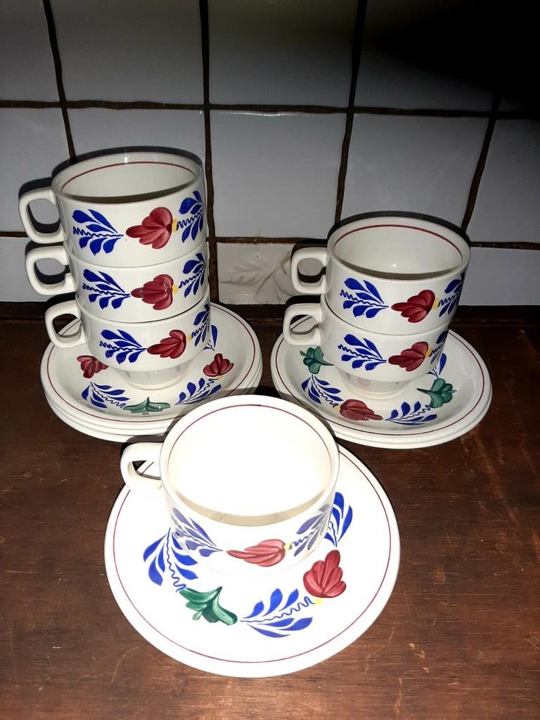 6 kopjes en schotels boerenbont, Ophalen of Verzenden, Aardewerk, Overige stijlen, Kop(pen) en/of Schotel(s)