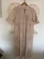 Leuke beige jurk met sterren, Kleding | Dames, Ophalen of Verzenden, Zo goed als nieuw, Beige, Onder de knie