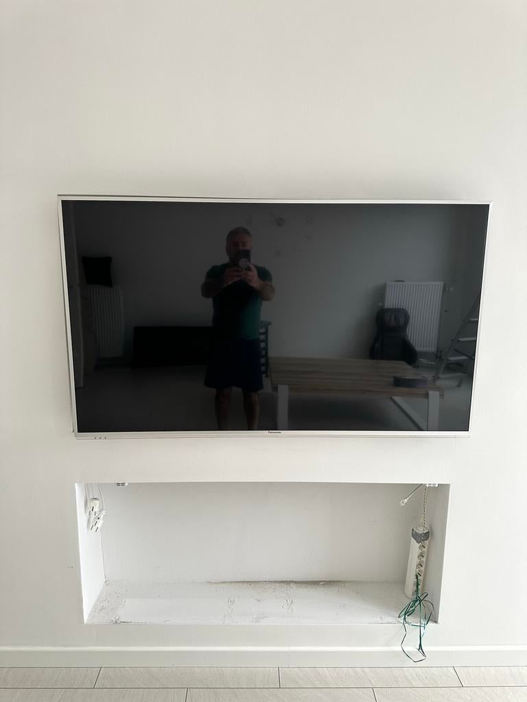 Panasonic TV met muurbeugel - Perfect voor inbouw, Ophalen of Verzenden, Zo goed als nieuw