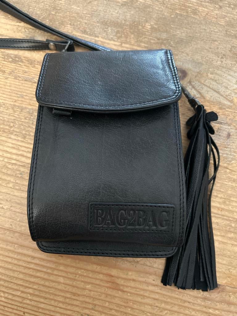 Bag2Bag zwart leren schoudertasje / telefoontasje, Sieraden, Tassen en Uiterlijk, Tassen | Damestassen, Ophalen of Verzenden, Zo goed als nieuw