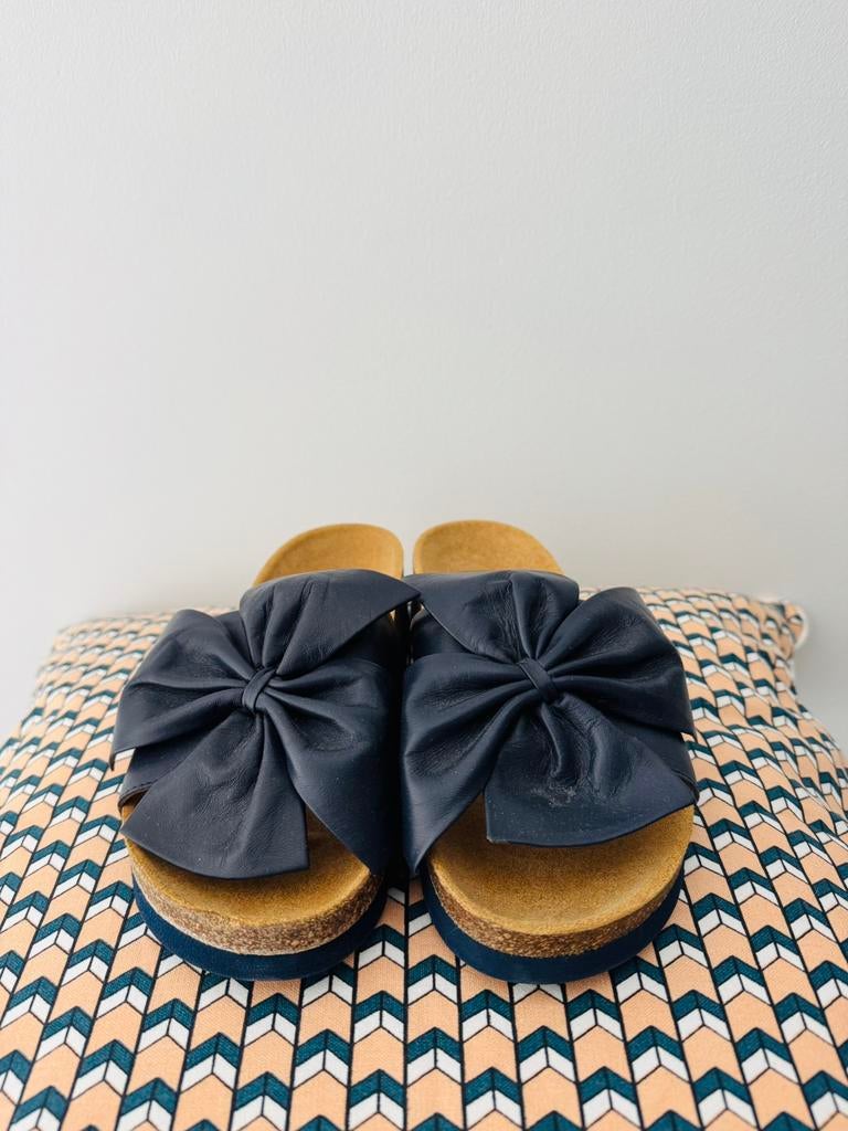 Scholl geweldig mooie blauwe slippers met strik 36, Kleding | Dames, Schoenen, Slippers, Blauw, Nieuw, Ophalen of Verzenden