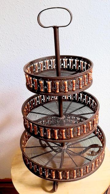 UNIEKE ETAGERE. PRACHT EXEMPLAAR ! beschikbaar voor biedingen