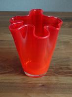 Mooie vintage rode zakdoek vaas / servetvaas, Huis en Inrichting, Woonaccessoires | Vazen, Ophalen of Verzenden, Minder dan 50 cm