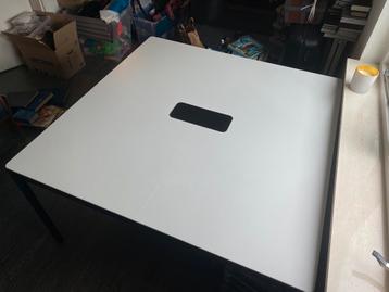 Grote speeltafel Vergader Ikea Bekant Melamine (140x140) - afbeelding 6