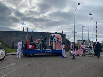 Opbouw Carnavals wagen Rock & Roll thema beschikbaar voor biedingen