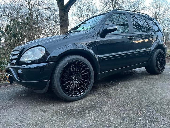 Mercedes ML55 AMG Designo 2001 Zwart , apk 01-2027 (in)ruil, Auto's, Mercedes-Benz, Bedrijf, M-Klasse, 4x4, ABS, Airbags, Boordcomputer
