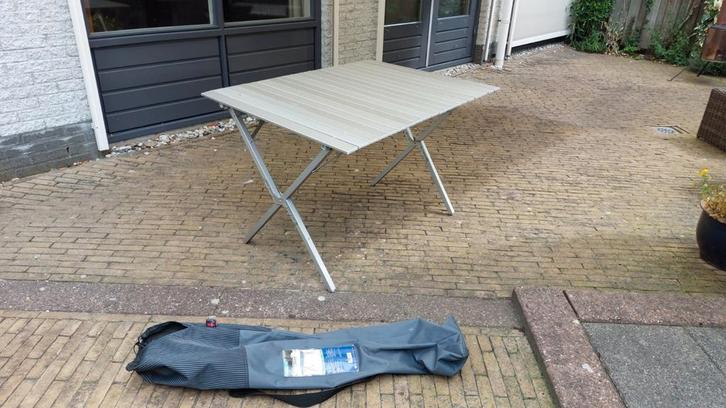 Outwell aluminium oprolbare campingtafel groot, Caravans en Kamperen, Kampeermeubelen, Gebruikt, Campingtafel, Ophalen