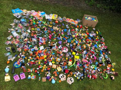 Happy meal Mac Donalds ongeveer 750, Verzamelen, Poppetjes en Figuurtjes, Zo goed als nieuw, Ophalen