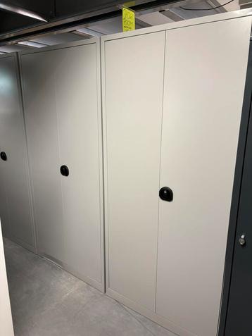 Draaideurkast Grijs 195x92x42cm beschikbaar voor biedingen