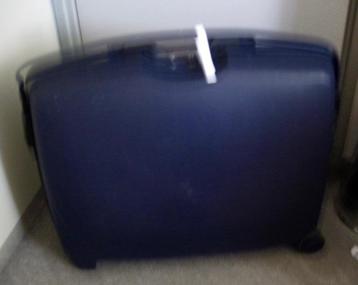 'GROTE DONKERBLAUWE KOFFER .MAGNUM (SAMSONITE ) beschikbaar voor biedingen
