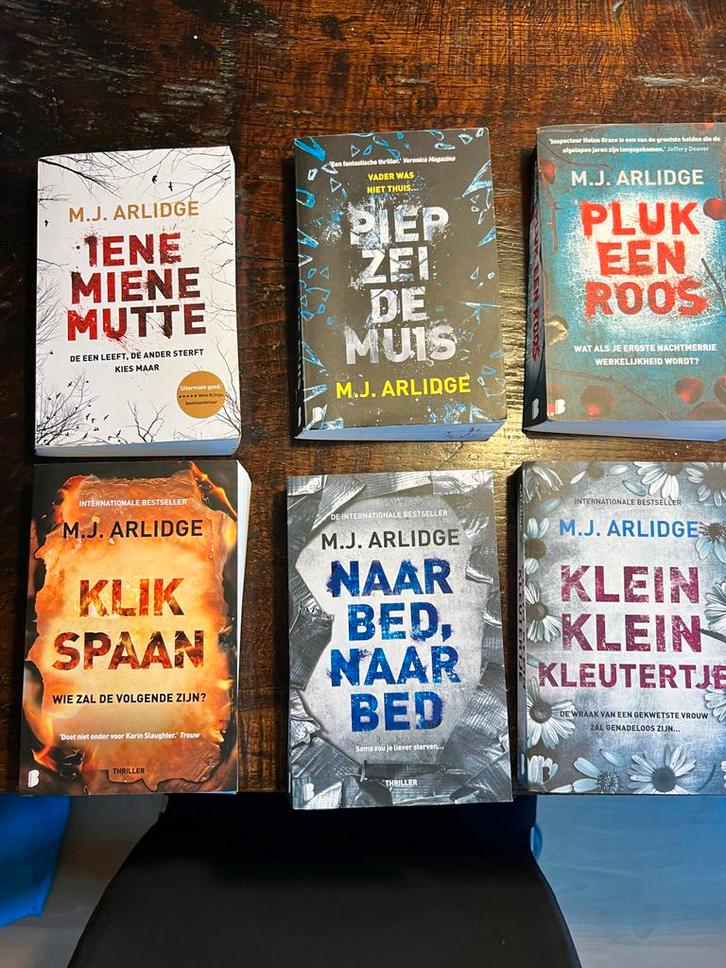 M.J. Arlidge - 6 Thrillers, Boeken, Thrillers, Gelezen, Nederland, Ophalen of Verzenden