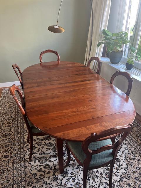 Kersenhouten tafel met mahonie stoelen., Huis en Inrichting, Complete eetkamers, Gebruikt, Ophalen
