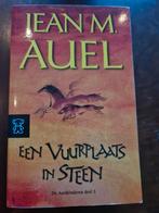 Een Vuurplaats in Steen - Jean M. Auel, Ophalen of Verzenden, Gelezen, Jean M. Auel, Nederland