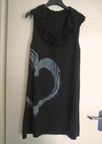 Artistieke zwarte tuniek-jurk met grote col HEART42 snazzeys, Kleding | Dames, Verzenden, Maat 42/44 (L), Zo goed als nieuw, Boven de knie