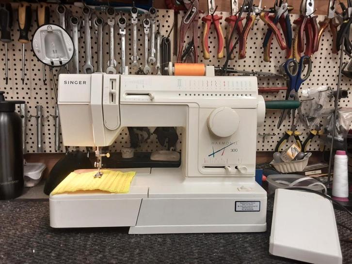 SINGER HARMONIE 300 NAAIMACHINE MODEL 9137, Hobby en Vrije tijd, Naaimachines en Toebehoren, Gebruikt, Naaimachine, Singer, Ophalen of Verzenden