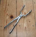 Antieke brikettentang, Antiek en Kunst, Antiek | Gereedschap en Instrumenten, Ophalen of Verzenden