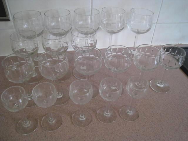 Set wijnglazen en 2 karaffen van jaren 20, Antiek en Kunst, Antiek | Glas en Kristal, Ophalen of Verzenden