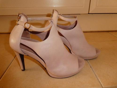 Tamaris Heart & Sole maat 39 pumps peep toe lichtroze nude, Kleding | Dames, Schoenen, Zo goed als nieuw, Pumps, Roze, Verzenden