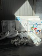 Wii Sports Bundle, Spelcomputers en Games, Spelcomputers | Nintendo Wii, Ophalen of Verzenden, Met 2 controllers