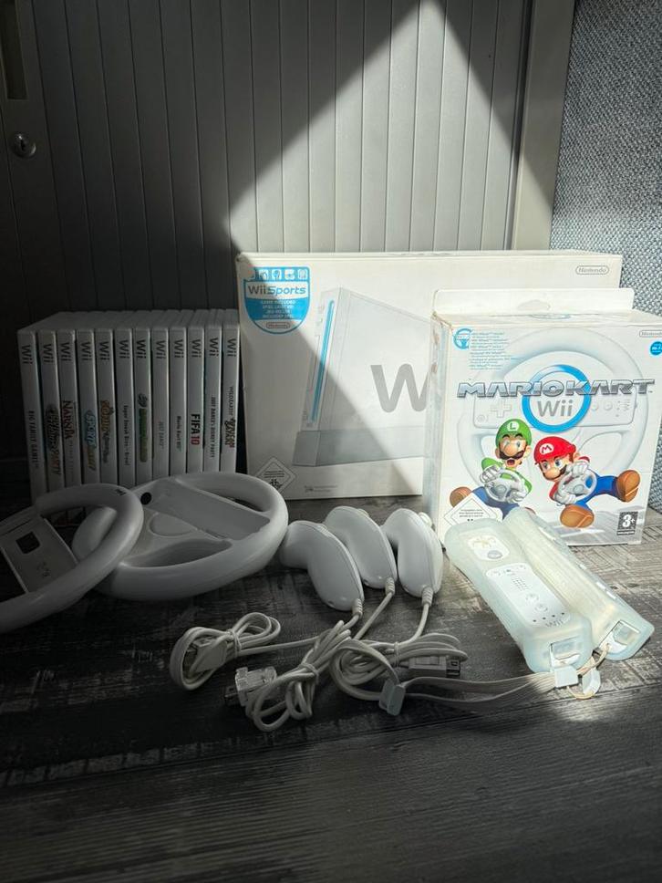 Wii Sports Bundle, Spelcomputers en Games, Spelcomputers | Nintendo Wii, Met 2 controllers, Ophalen of Verzenden