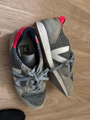 Zeer nette vrije tijd sport schoenen maat 39 merk Veja beschikbaar voor biedingen