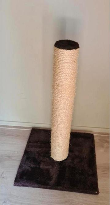 Z.g.a.n; krabpaal 58 cm hoog. beschikbaar voor biedingen