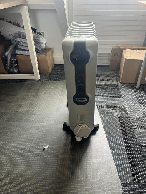 De’Longhi Radiator // met wieltjes, Doe-het-zelf en Verbouw, Verwarming en Radiatoren, Zo goed als nieuw, Radiator, 800 watt of meer