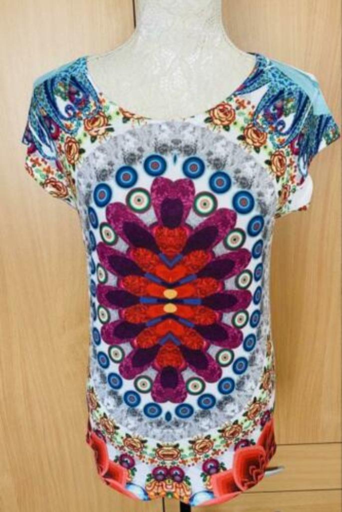 Made in Italy top maat S desigual look!, Kleding | Dames, Tops, Zo goed als nieuw, Maat 36 (S), Overige kleuren, Korte mouw, Ophalen of Verzenden