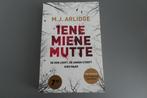 M.J. Arlidge - Iene Miene Mutte, Ophalen of Verzenden, Zo goed als nieuw, M.J. Arlidge
