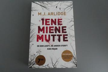 M.J. Arlidge - Iene Miene Mutte beschikbaar voor biedingen