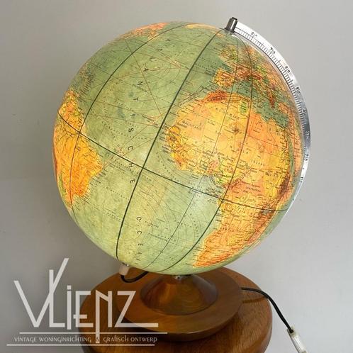 Vintage, retro Räth globe, wereldbol 1981, houten voet, Huis en Inrichting, Woonaccessoires | Wereldbollen, Gebruikt, Verlicht