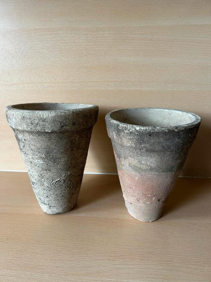 Twee Aardewerk Bloempotten bloempot, Tuin en Terras, Bloempotten, Gebruikt, Aardewerk, Binnen, Minder dan 40 cm, Minder dan 25 cm