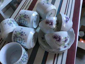Vintage Kopjes met Bloemmotief beschikbaar voor biedingen