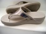 crocs slippers grijs/zilver maat 40, Slippers, Ophalen of Verzenden, Zo goed als nieuw, Crocs