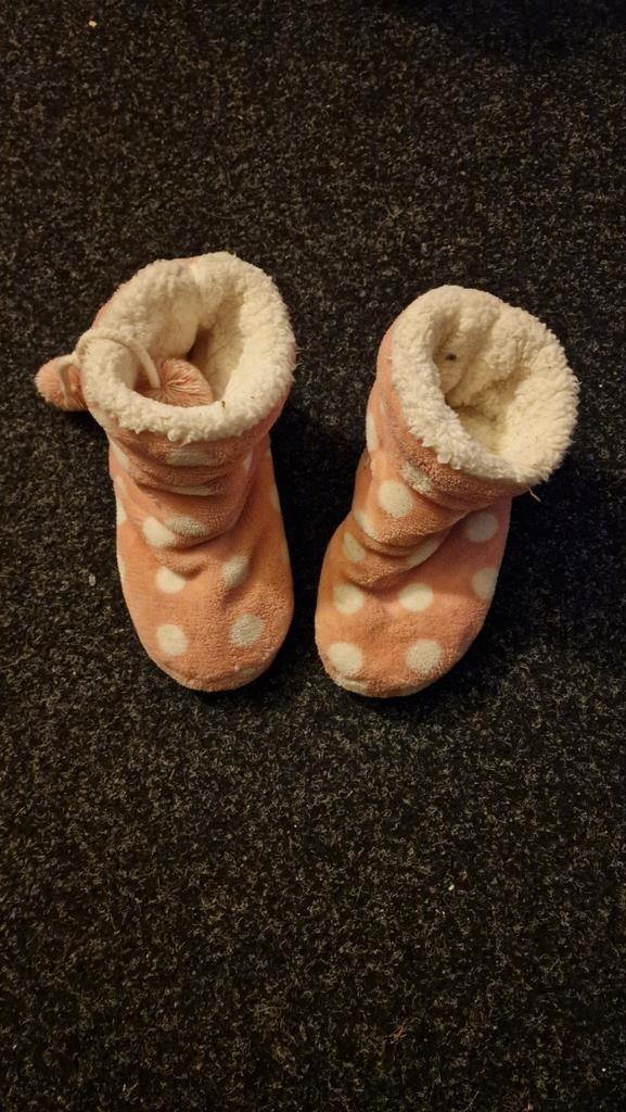 Leuke kinder sloffen maat 33/34, Kinderen en Baby's, Babykleding | Schoentjes en Sokjes, Gebruikt, Meisje, Slofjes, Ophalen