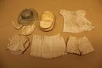 Lotje antieke kleertjes voor poppenhuis popje, Ophalen of Verzenden